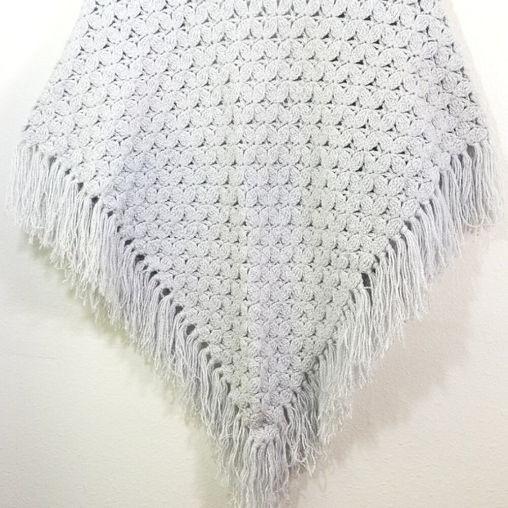 NWOT gray metallic silver thread large fringed knit shawl - Picture 7 of 9